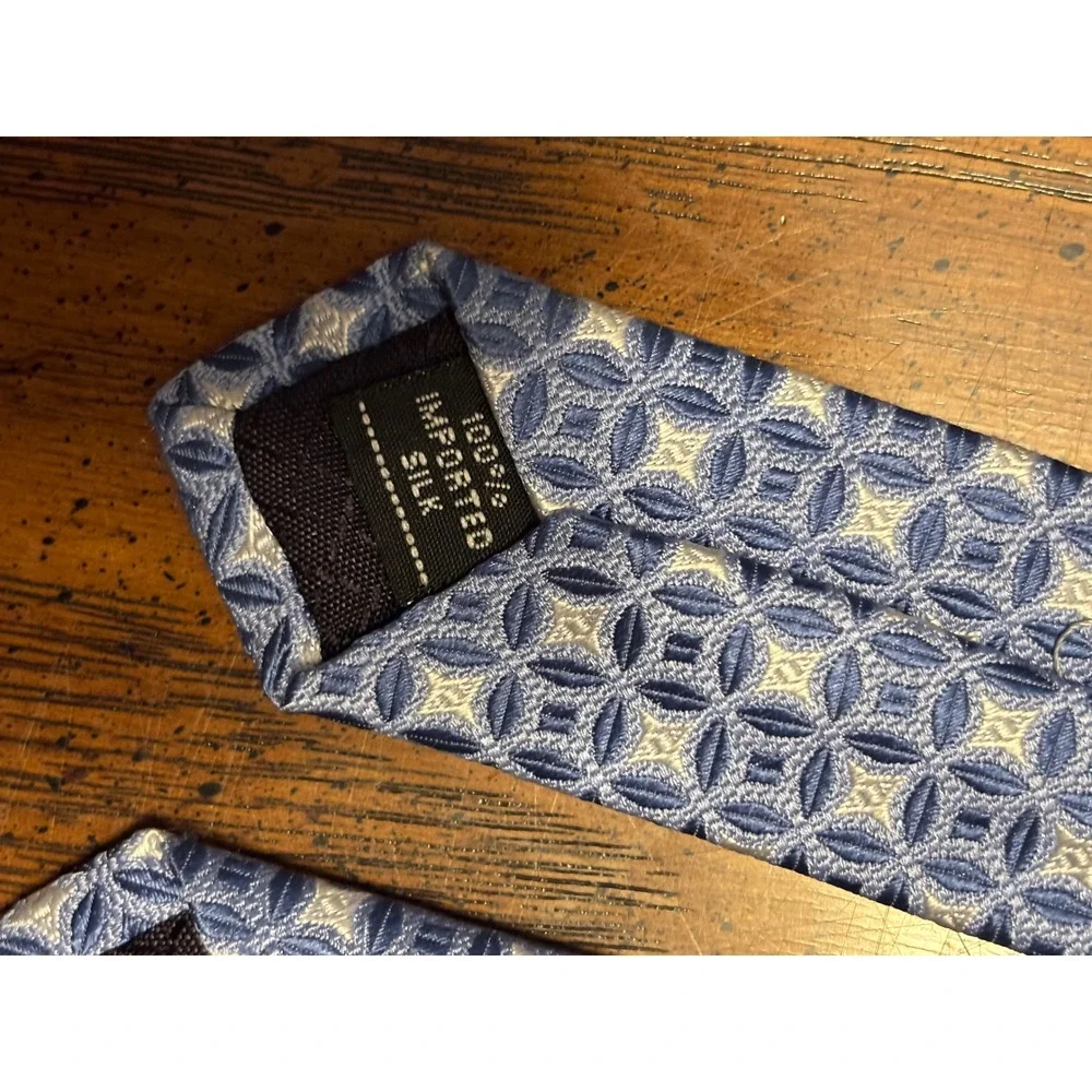 Jones New York Mens Blue White Geometric‎ Medallion 100% Silk Necktie USA Made
